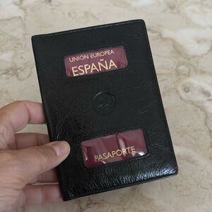 Mancini Leather Passport Cover / Wallet Unisex